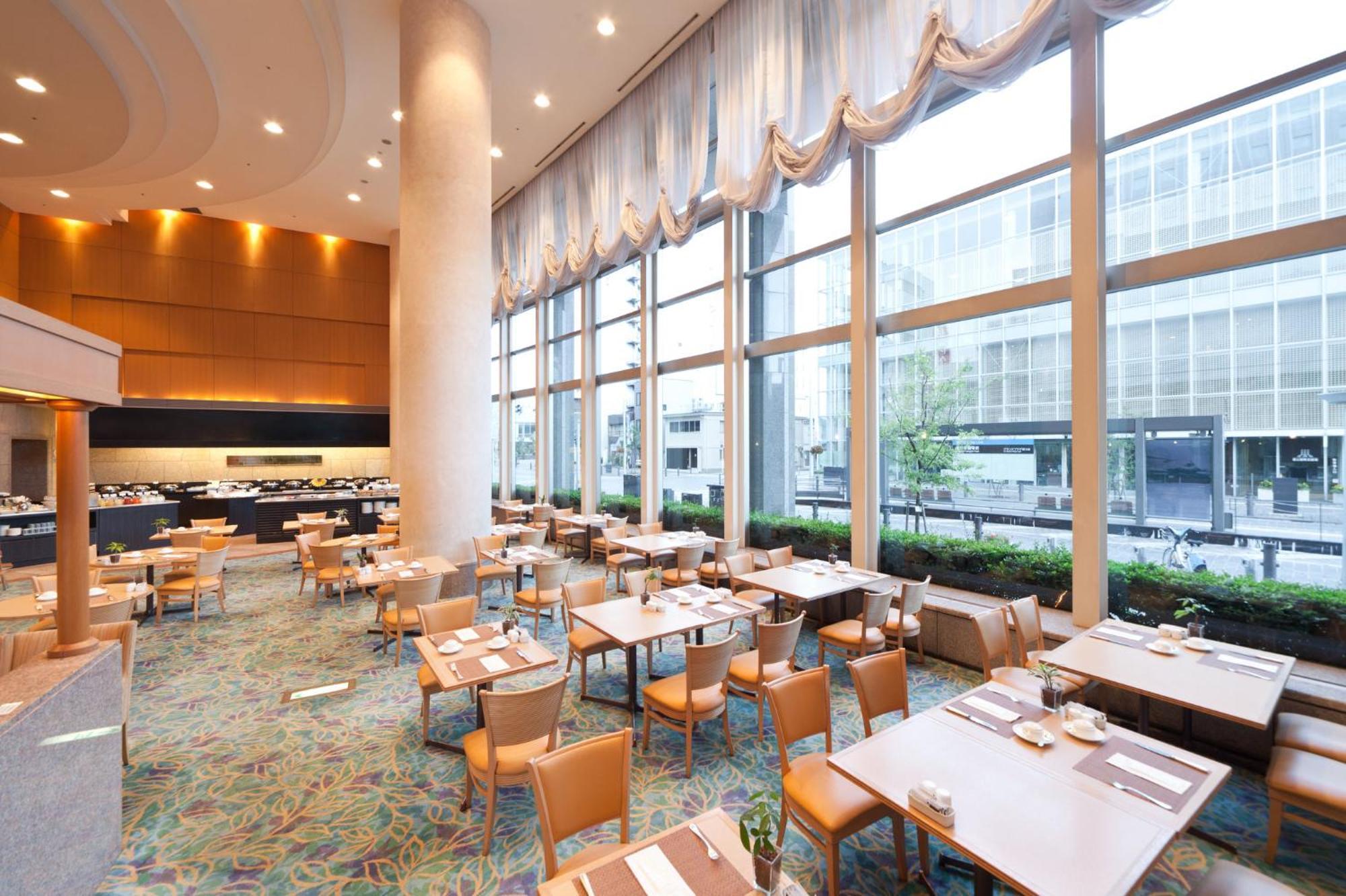 Ana Crowne Plaza Toyama By Ihg Hotell Eksteriør bilde