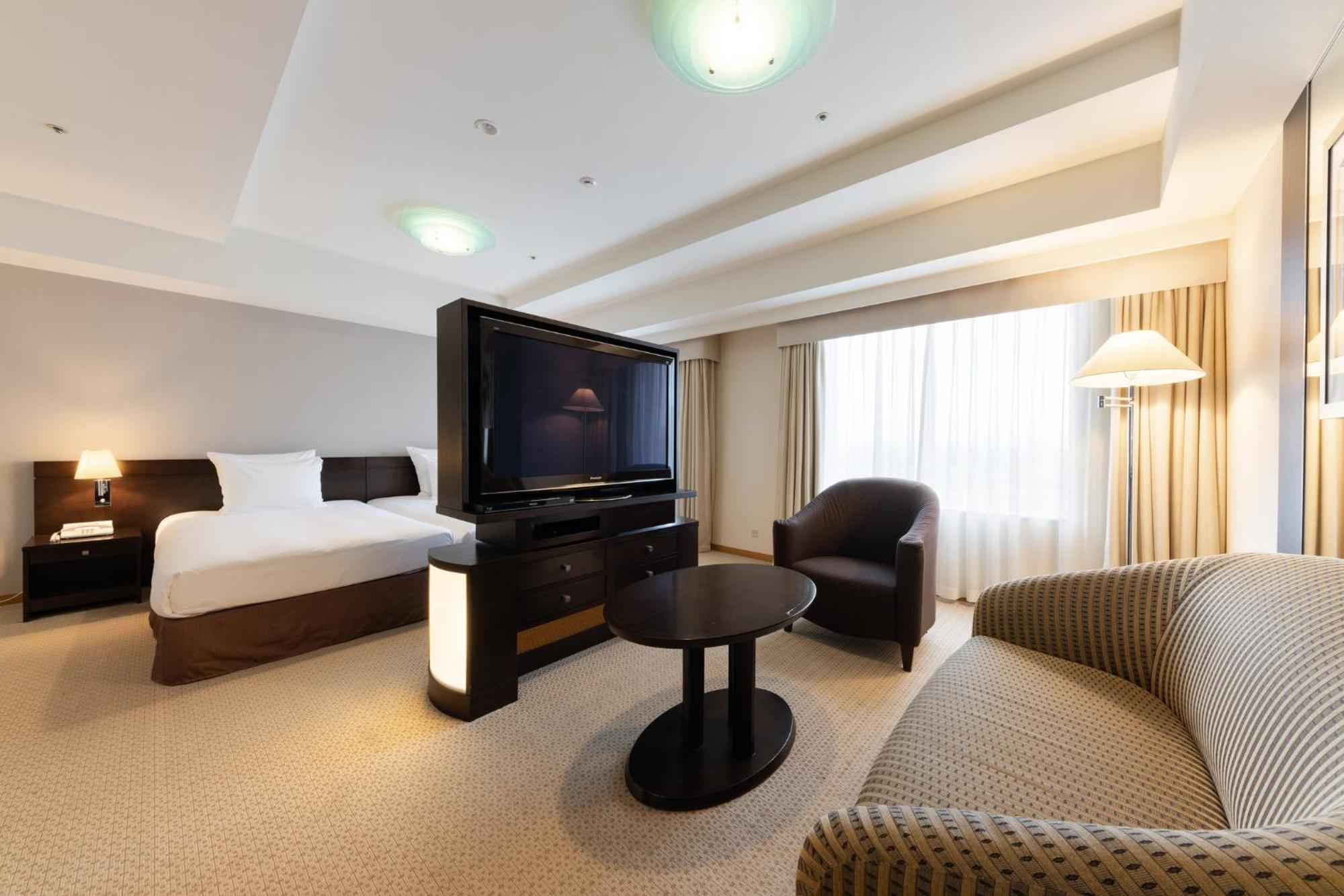 Ana Crowne Plaza Toyama By Ihg Hotell Eksteriør bilde